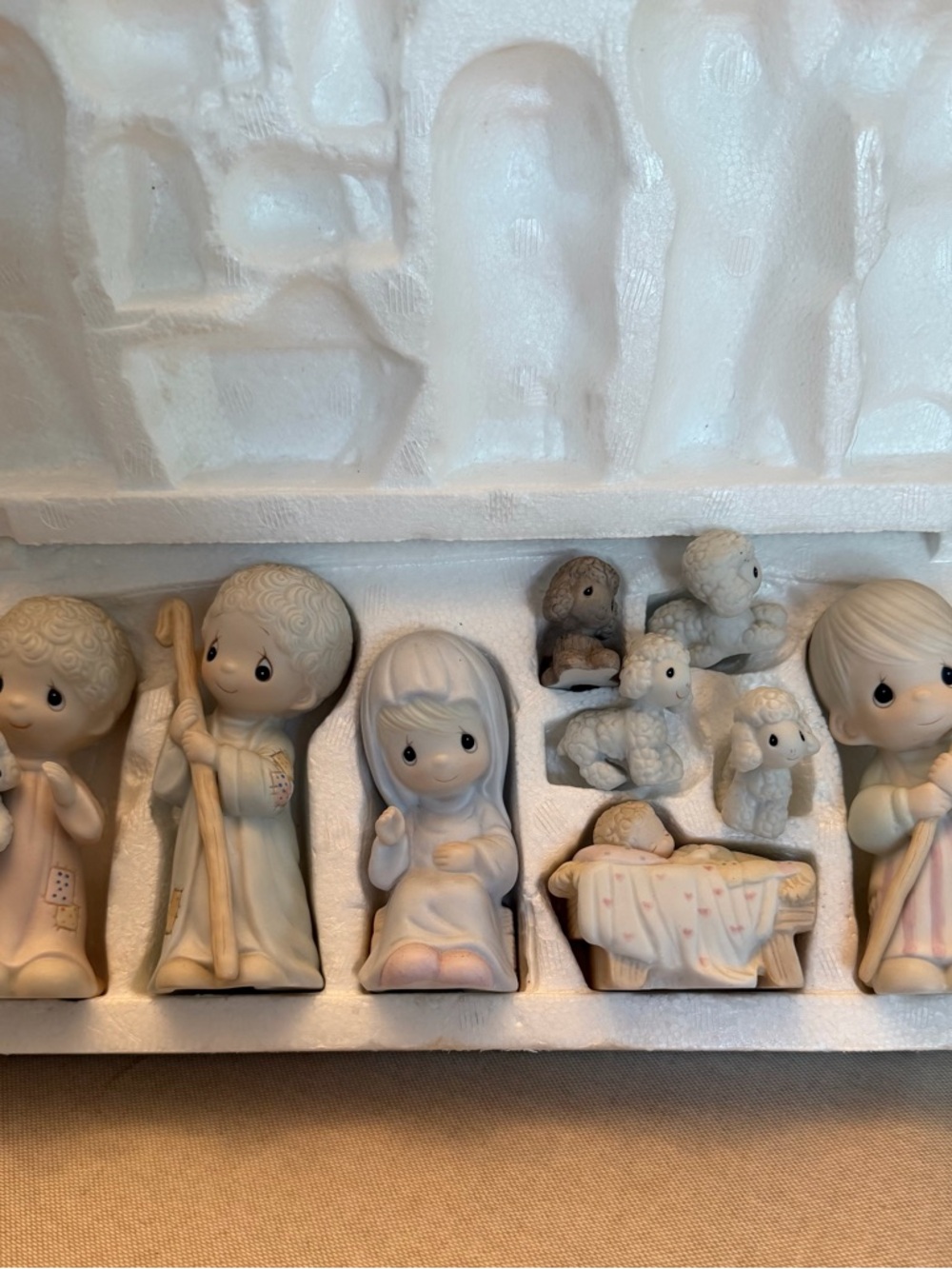 Vintage Precious Moments Come Let Us Adore Him 9 pc Porcelain Nativity Set W/Box